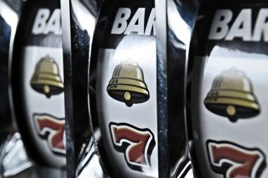 Antarmuka Mega Wheel di aplikasi mobile colroom menampilkan roda dengan pilihan sektoral